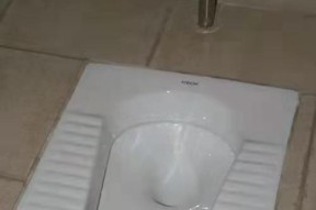 蹲便器堵了怎么通最有效（解决蹲便器堵塞问题的实用方法及技巧）