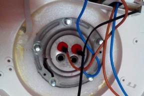 海尔热水器面板如何拆卸？维修和清洁时的步骤是什么？
