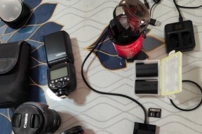 佳能5d3在实时拍摄时如何触发闪光灯？