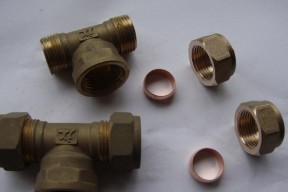 中央空调铜管内丝更换方法是什么？如何正确操作以避免故障？