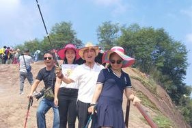 手机拍照支架徒步使用方法是什么？