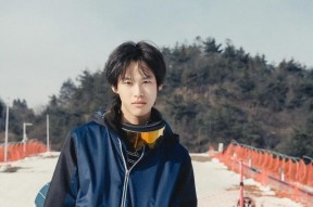 滑雪时男朋友举手机拍照如何避免抖动？