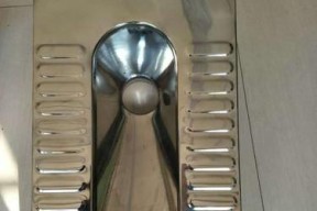 解决蹲便器堵塞的方法（快速疏通蹲便器）