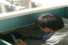 马桶水箱漏水怎么修（马桶水箱漏水的解决方法）