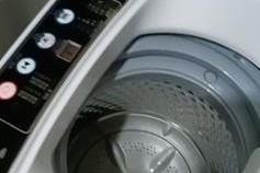 志高洗衣机E2故障处理方法（解决志高洗衣机显示E2故障的简单步骤）