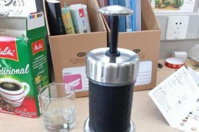 咖啡机无水箱的问题及处理方法（解决咖啡机无水箱的实用技巧与建议）