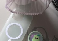 苹果磨砂手机套白色款有何特点？与其他颜色有何不同？