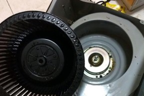 清洗油烟机的正确排水方法（让厨房油烟更清洁）