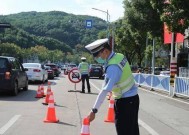 遇到交警要求手机拍照应该怎么做？