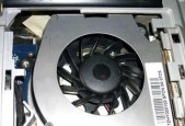 电脑电源风扇小盖子拆卸方法是什么？