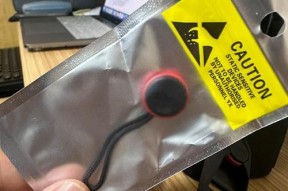 佳能相机手链的正确挂法是什么？