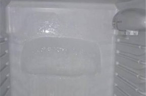 冰箱保鲜室结冰的解决方法（快速处理冰箱保鲜室结冰问题）