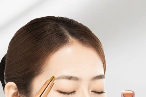 修眉毛刀充电器的使用方法是什么？