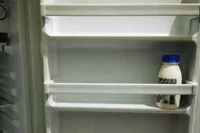 冰箱动了一下，冷冻室里出现奇怪的滴水声（冰箱故障引发的冷冻室异常水流声）