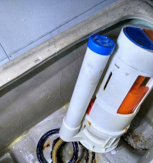 抽水马桶底部漏水的修理方法（解决您家中抽水马桶底部漏水的实用指南）  第1张