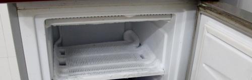 冰箱冷藏室结冰柜子打不开的解决方法（冰箱冷藏室结冰导致柜门无法打开）  第1张