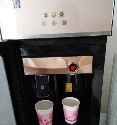 现代饮水机漏水的原因及解决方法（揭秘饮水机漏水）  第1张