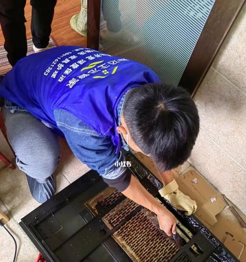 清洗油烟机油垢的绝招——猪肚的神奇力量（用猪肚清洁油烟机）  第1张
