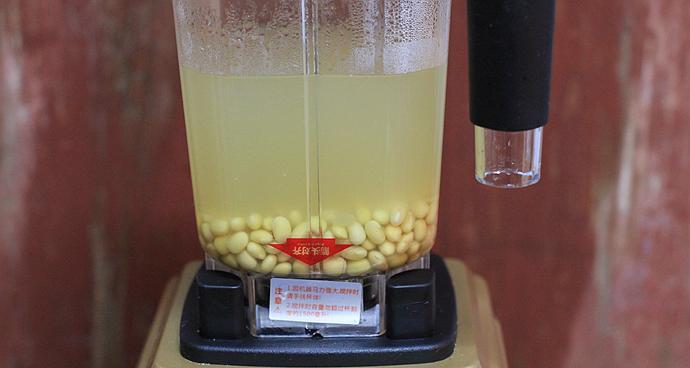 破壁机榨豆浆溢出来怎么办？如何预防和解决？  第1张