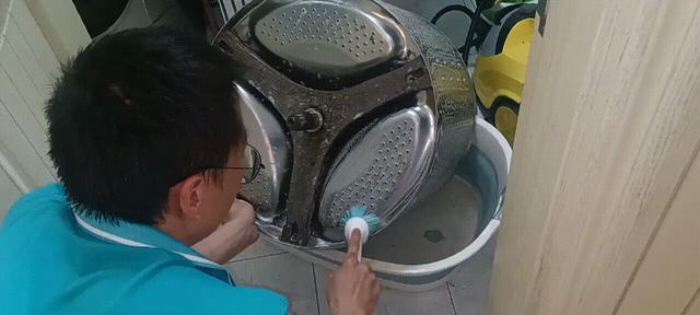 洗衣机飘出东西怎么回事？如何快速解决？  第3张
