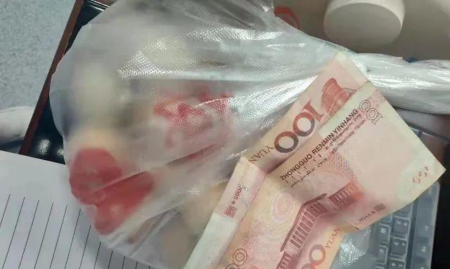 爱心钱手机背面如何拍摄照片？  第1张