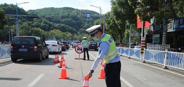 遇到交警要求手机拍照应该怎么做？  第1张