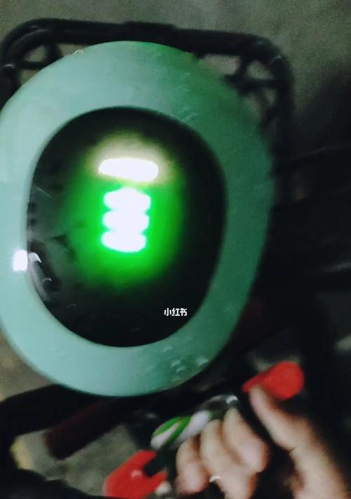 为什么拔了电源还亮灯还有声音？这是正常现象吗？  第3张