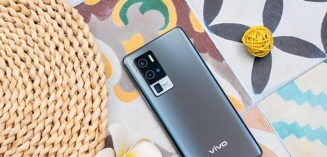 vivo手机如何拍摄高级感车辆照片？技巧是什么？  第2张