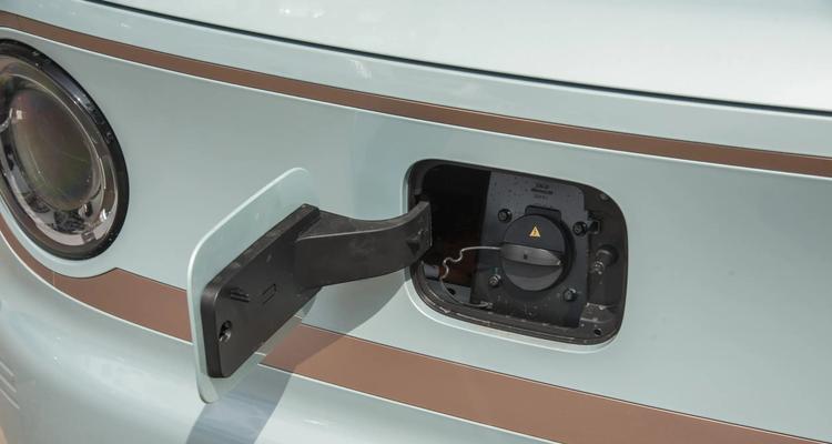 亚运熊充电器使用图解教程是什么？操作步骤详细吗？  第2张