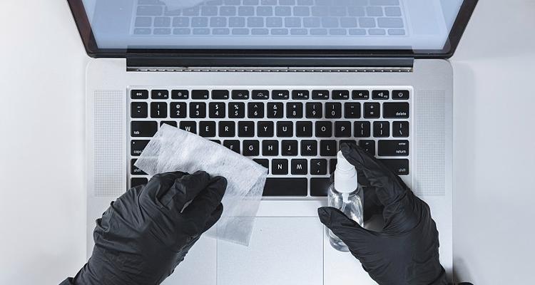 擦电脑键盘和屏幕用什么？如何正确清洁电脑设备？  第3张