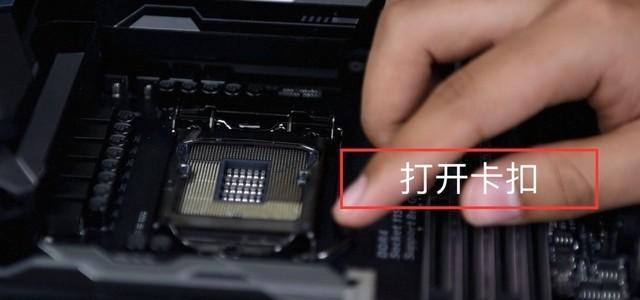 12代散热器卡扣如何拆卸？拆卸时需要注意什么？  第1张