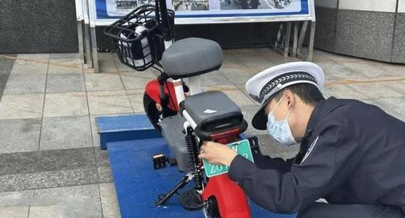 电瓶车背托拆卸步骤是什么？图解教程在哪里可以找到？  第2张