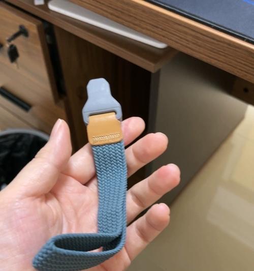单反相机挂绳正确的手持方式？  第3张